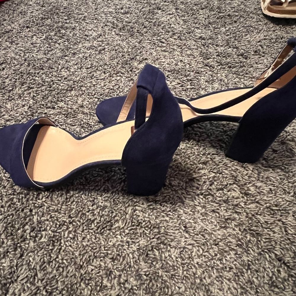 navy blue heels